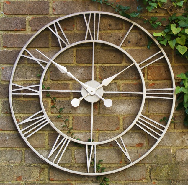 Grande Horloge d'Extérieur Rustique en Métal - 77 cm